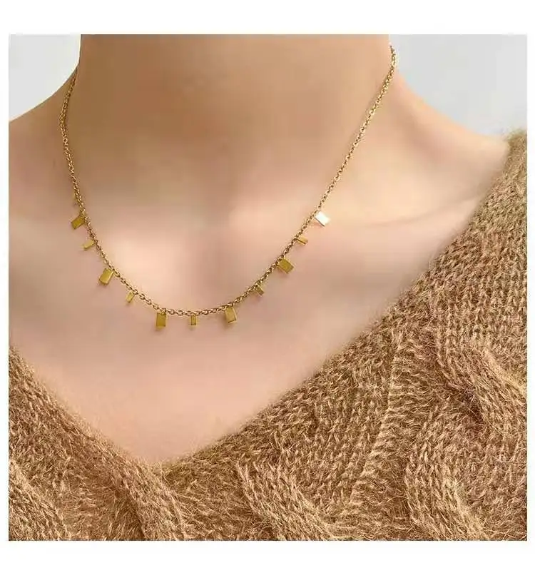

2021 New Fashion Ins Geometric Pendant 18k Gold Plating Chain Necklace