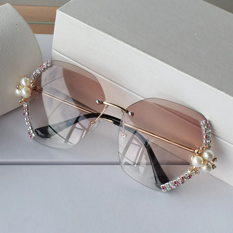 

Vintage Sun glasses Diamond studded Luxury Sunglasses Pearl new stylish women Sun glasses, As the picture shows