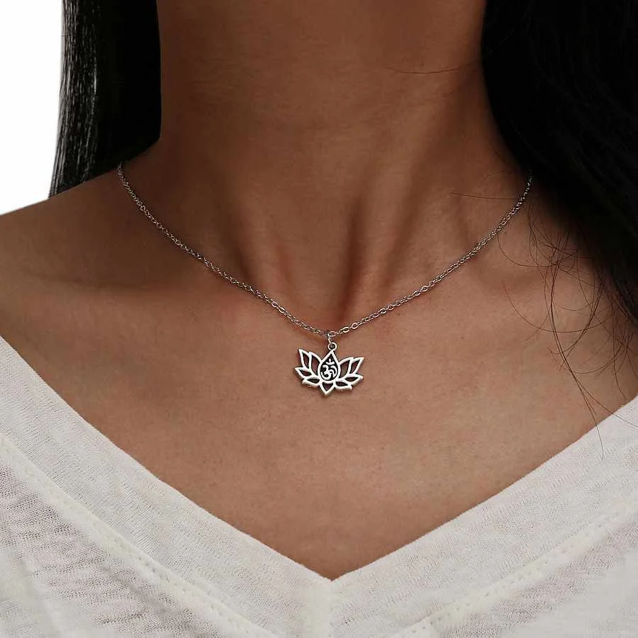 

Trendy Simple Chain Necklace Hollow Vintage Lotus Street Jewelry Fashion Necklace