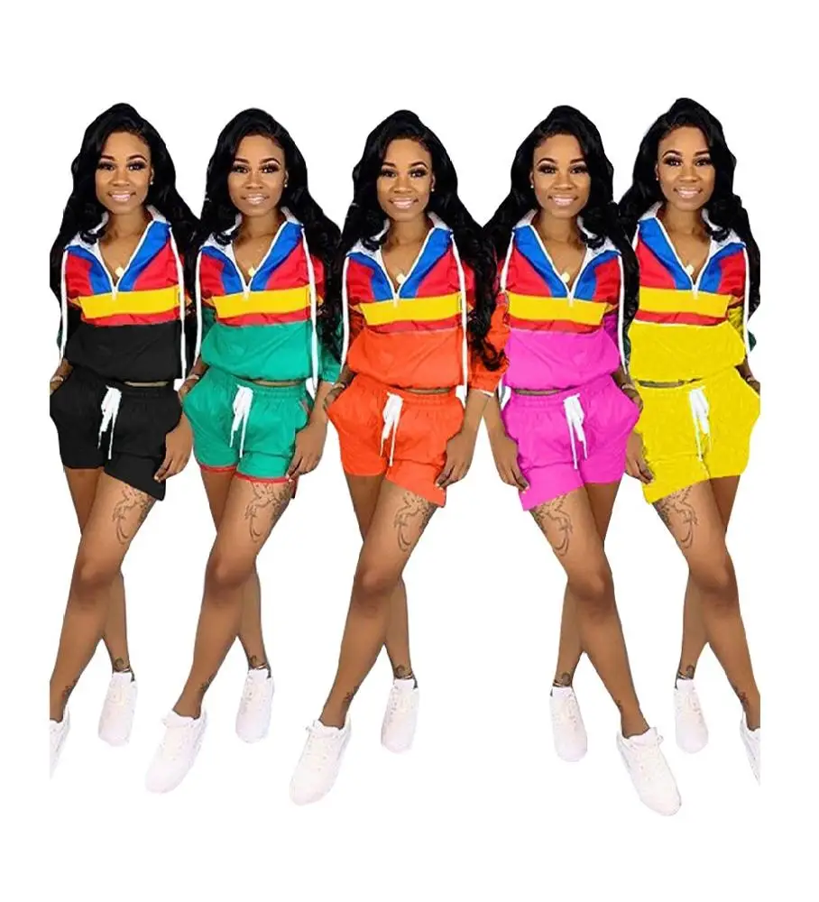 

9040313 Fashionable contrast color hooded top and shorts two piece set women clothing