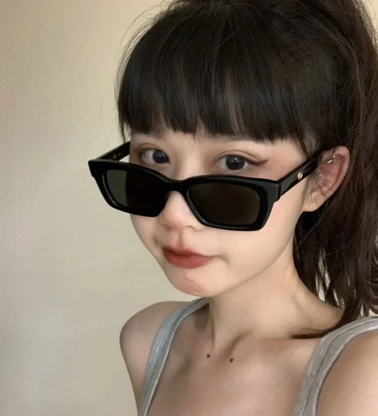 

2021 New Net Red Same Retro Cat Eye Small Frame Sunglasses, Picture shows