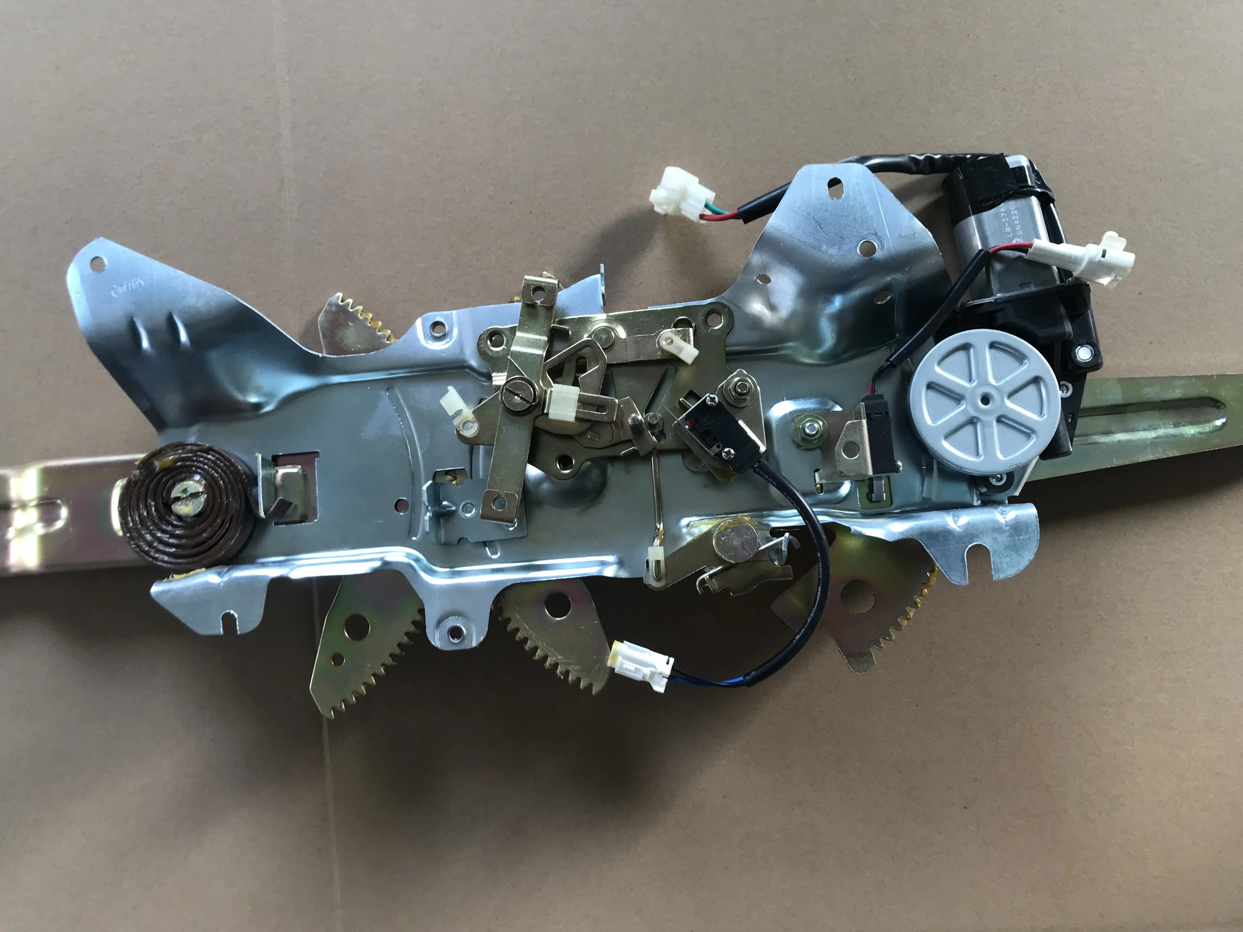 Great Wall Safe Auto Parts 6304010f00 Glass Regulator Assytail Door