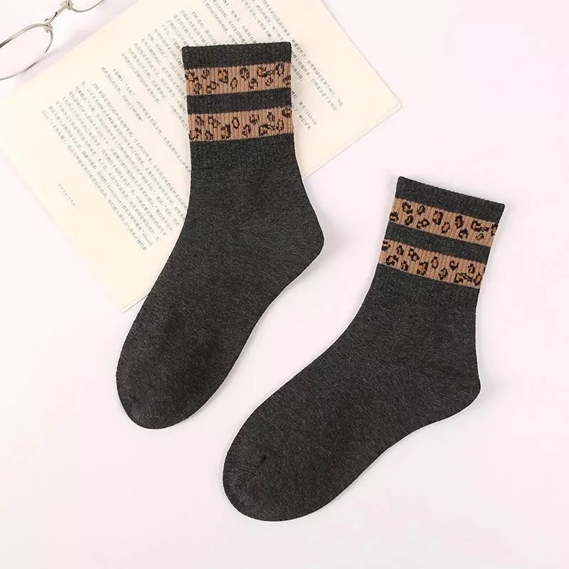 

High quality knitted socks 100 cotton unisex leopard print sports socks custom autumn and winter OEM