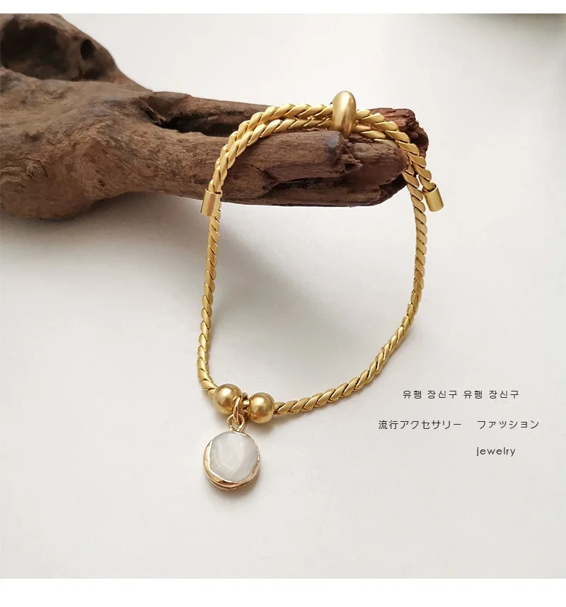 

Korean simple style elegant snake twist chain bracelet natural shell drop bracelet golden classical bracelet, Gold