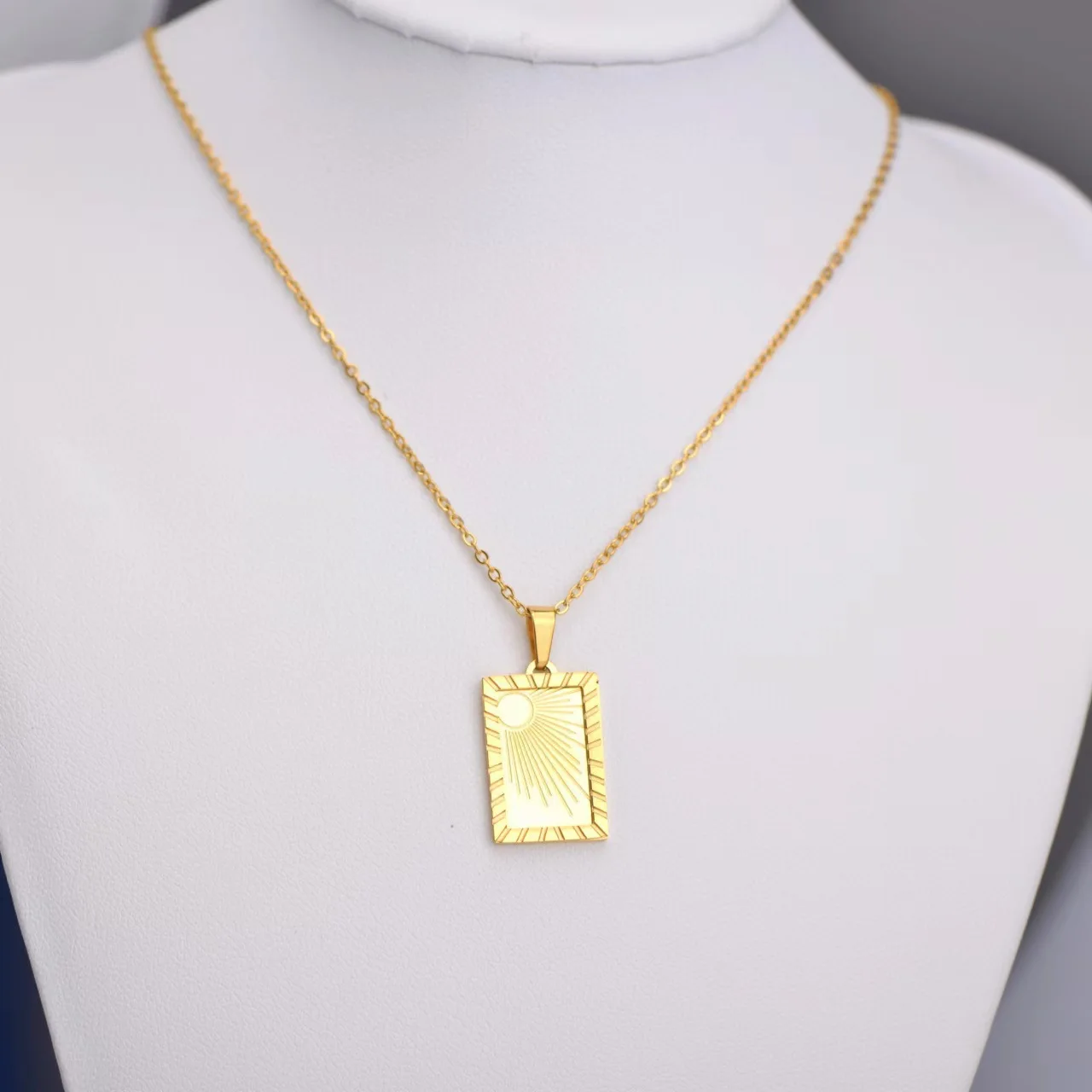 

Hot Selling Engraved Moon And Star Necklace 18K PVD Gold Tarot Card Pendant Necklace Stainless Steel Design Jewelry