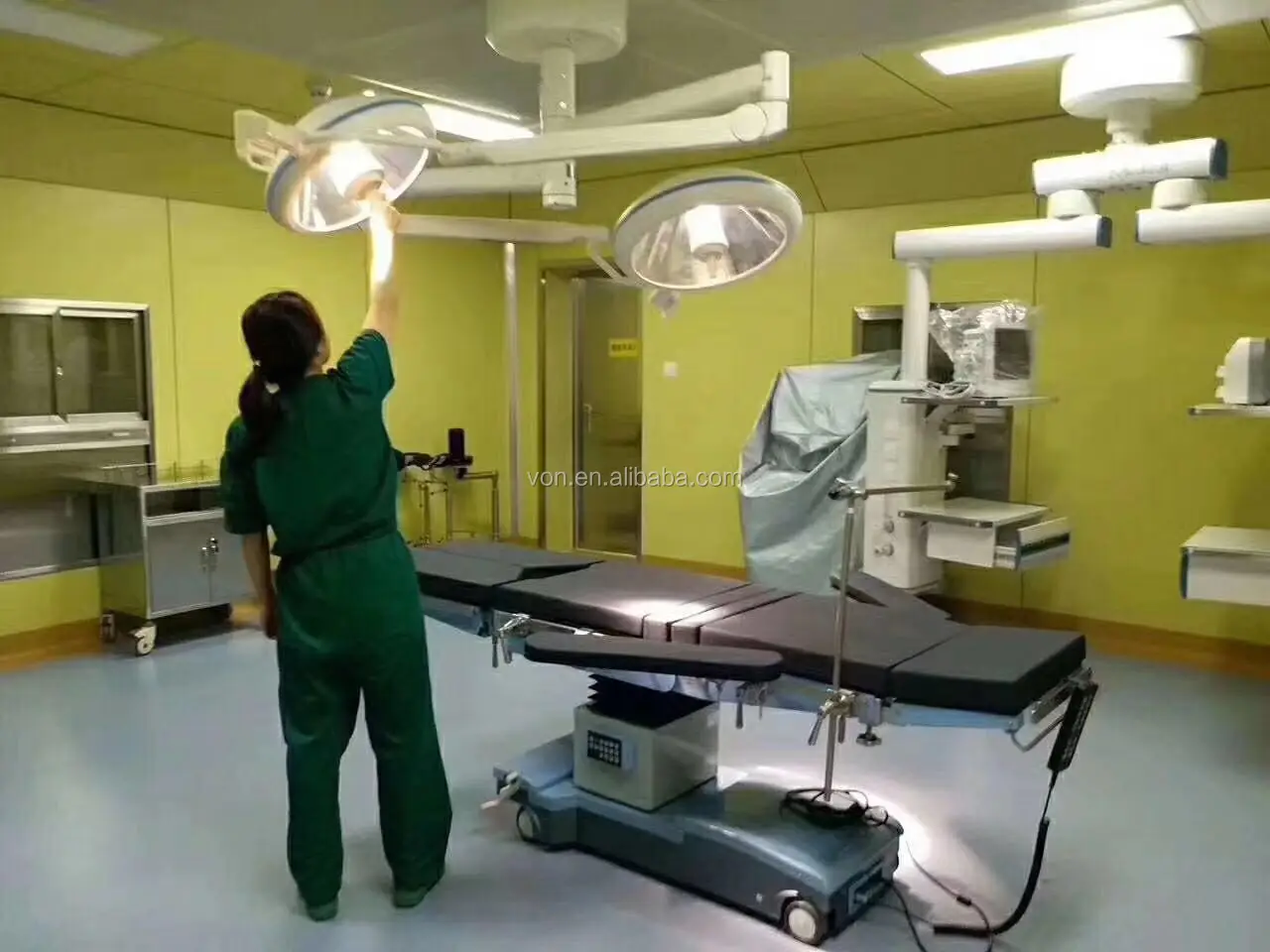 лампы для операционного стола