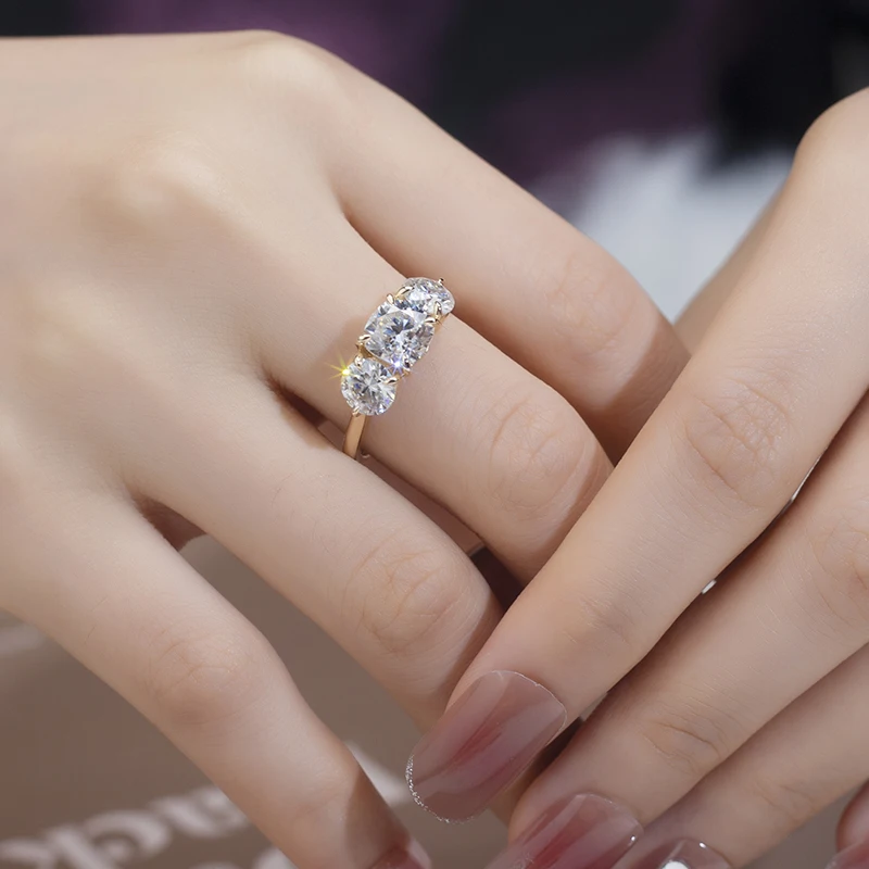 

New product fashion design engagement ring 18K gold cushion cut moissanite ring