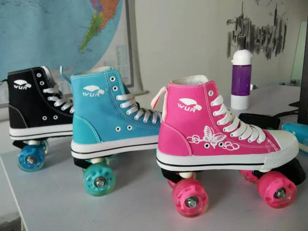 
Good Quality Casual canvas Shoes Quad Roller Skate with Light PU Wheel Flashing Roller Skates 