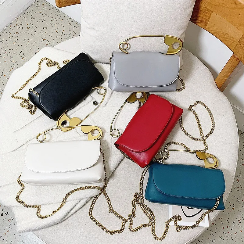 

oem fashion brand Designer paperclip shape handle Chains flap women purse handbags crossbody bag