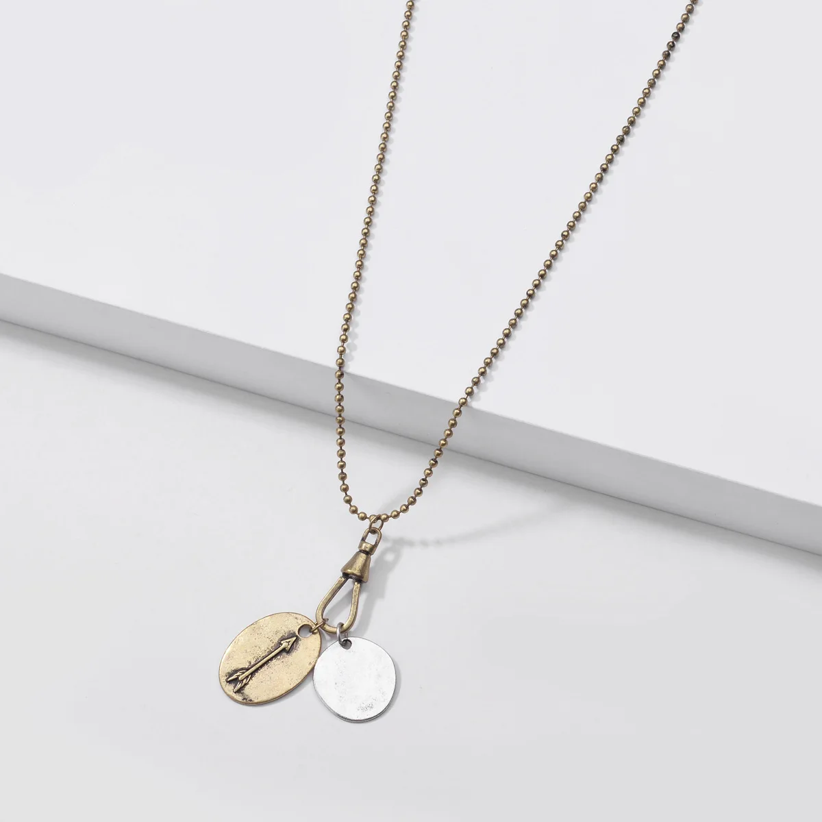 

Retro Exquisite Bead Chain Coin Necklace Gold Silver Arrow Coin Pendant Necklace, Picture color