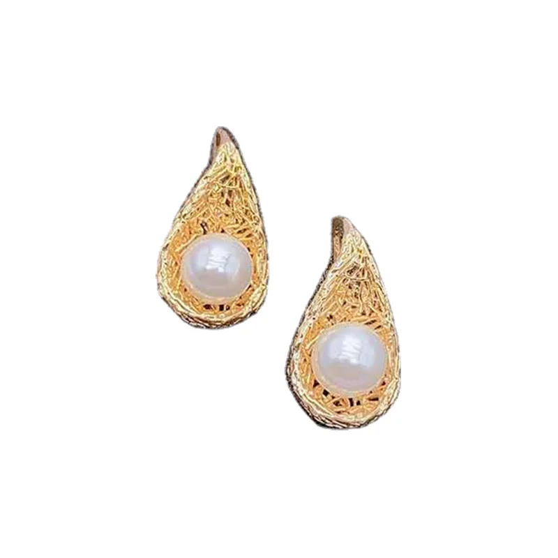 

The same pearl drop earrings female simple fashion design sense metal cool wind stud tide