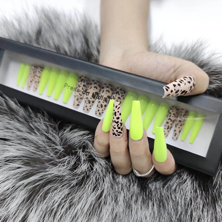 

Ready to Ship 2021 Wholesale Cheetah Press on Nail Box