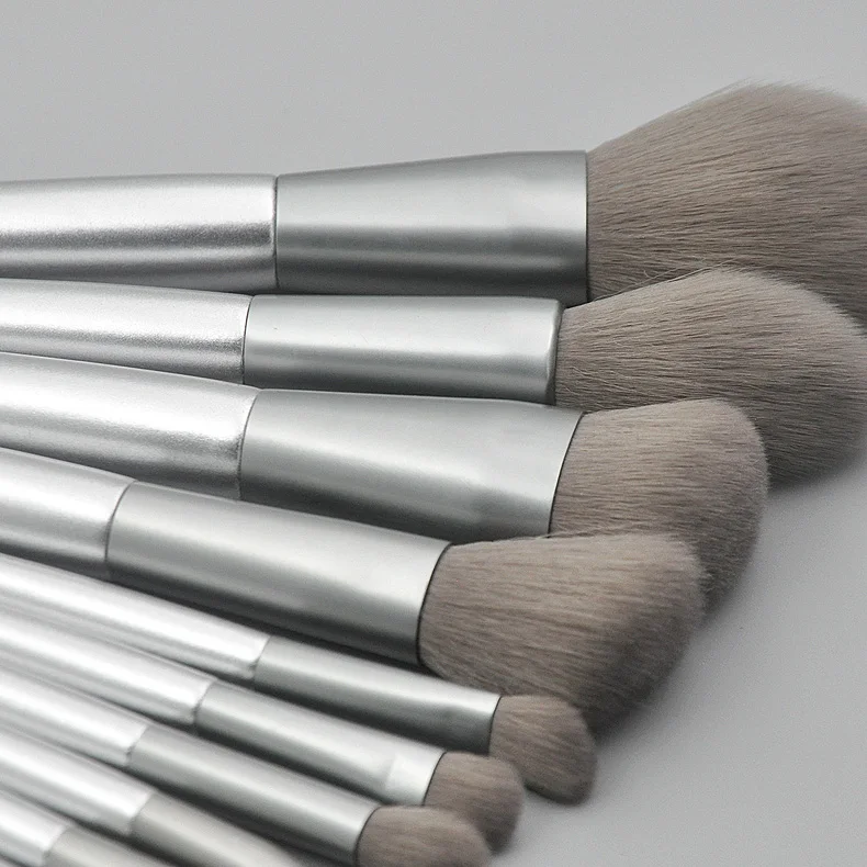 

Wholesale Silver Wooden Handle Makeup Brush Eye Shadow Foundation Brush Lip Brush Professional Makeup Tool