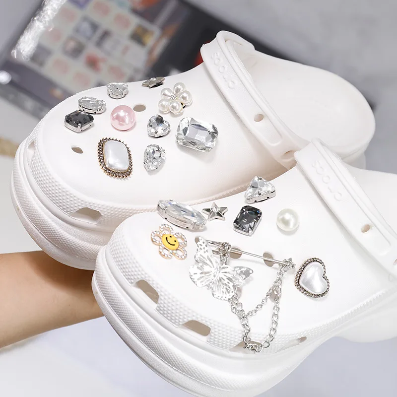 

Butterfly Shoe Clogs Buckle Bundle Designer Shoe Croc Accessories DIY Metal Shoe Charms Luxury Rhinestone Pearl Chain Croc Charm