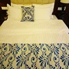 China Manufacturer hotel jacquard decorative bed runner/bed throw with stock