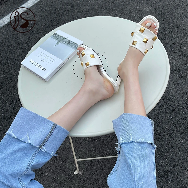

2021 new fashion rivet women slippers sandals colorful casual women slides soft comfort slippers for women, Customized color