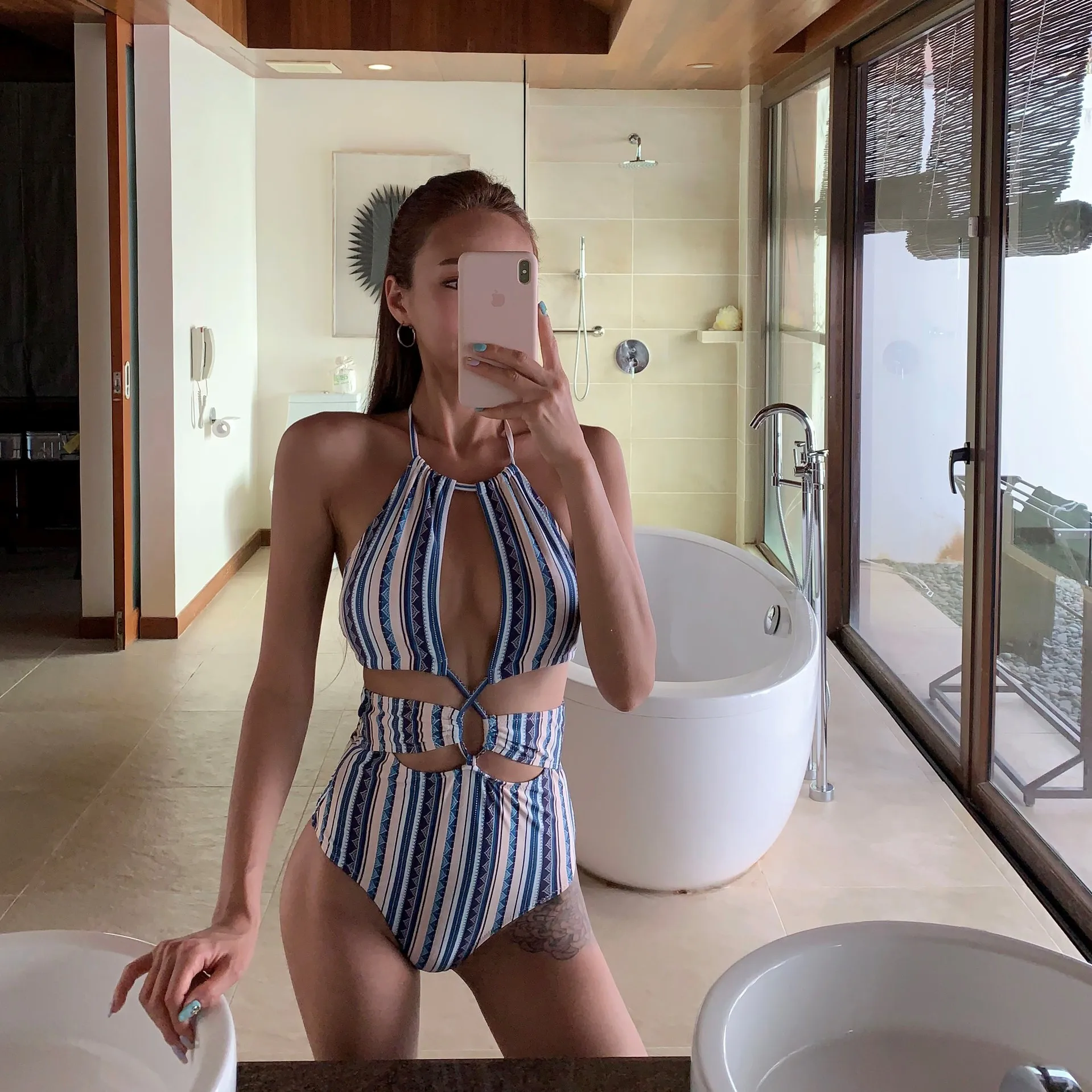 

YZ-0430 Ins Wind Sexy Bikini In Europe And America One Piece Girls Swimsuit Fashion Swimwear