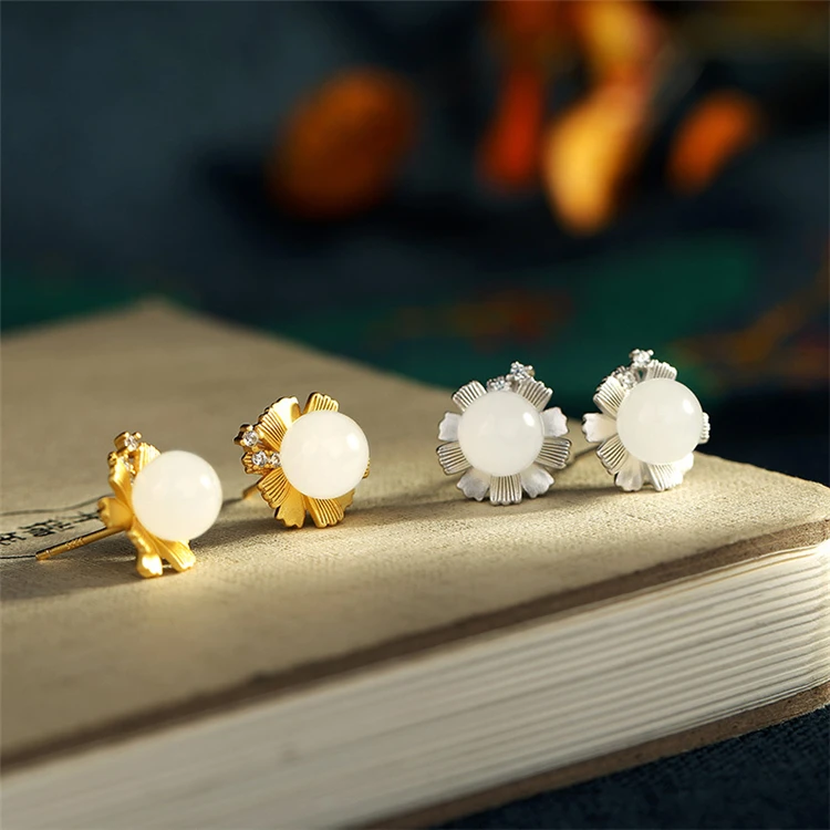 

Aimgal S925 sterling silver gold-plated Qinghai material Hetian white jade round beads matte women's earrings AP2