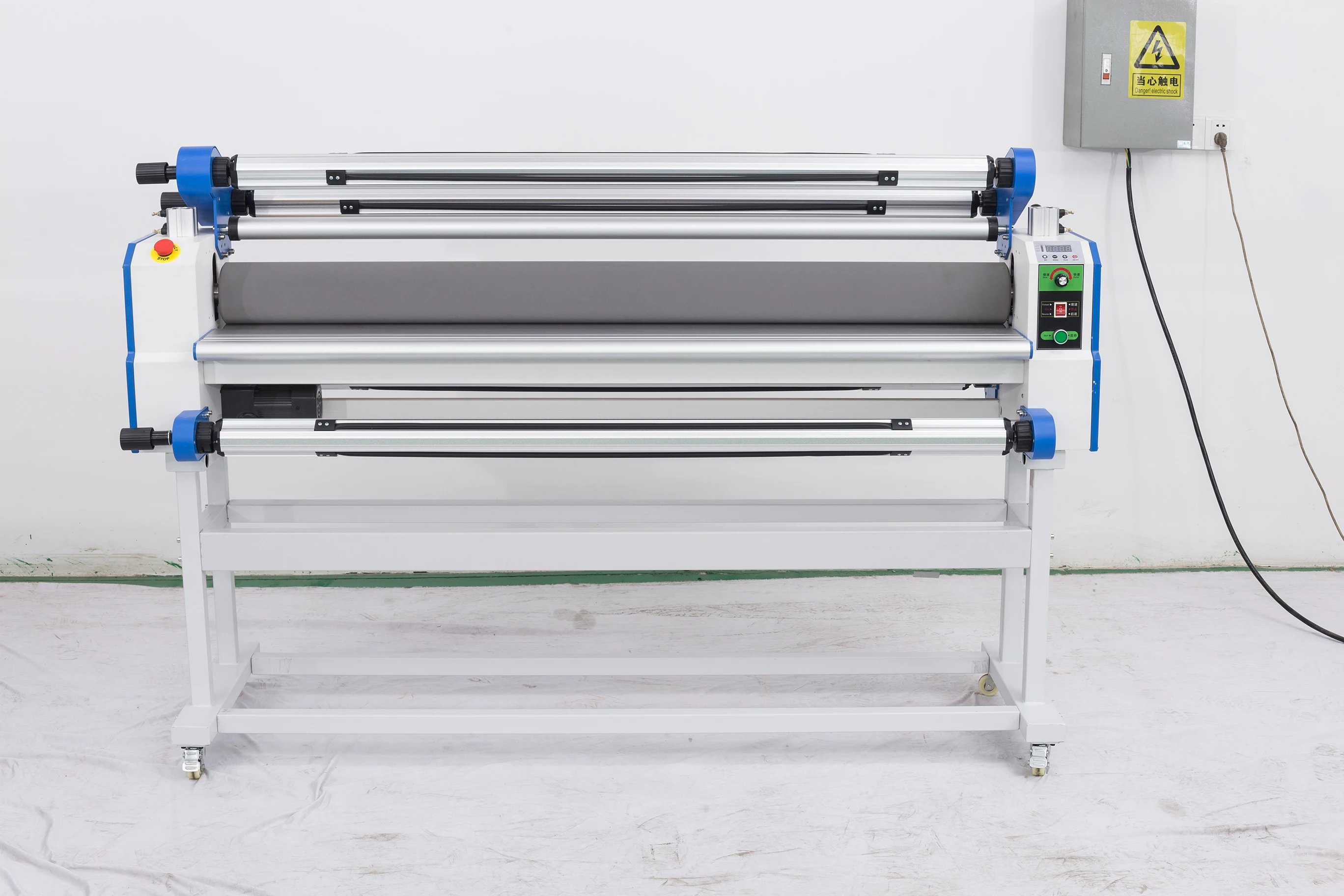 
1.6m 160cm 1600mm Cold and Hot Semi-automatic Large Size PVC Vinyl Roll Cold laminating Machine 
