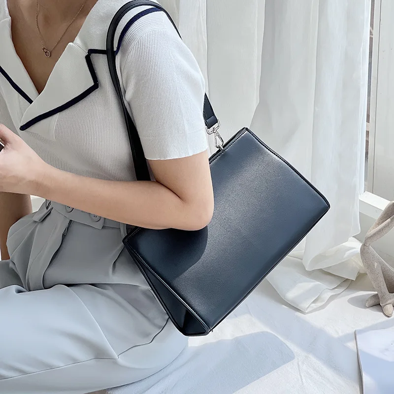 

New Korean female trend designer hand bags fashionable charm fashion single shoulder bag tote bag wholesale