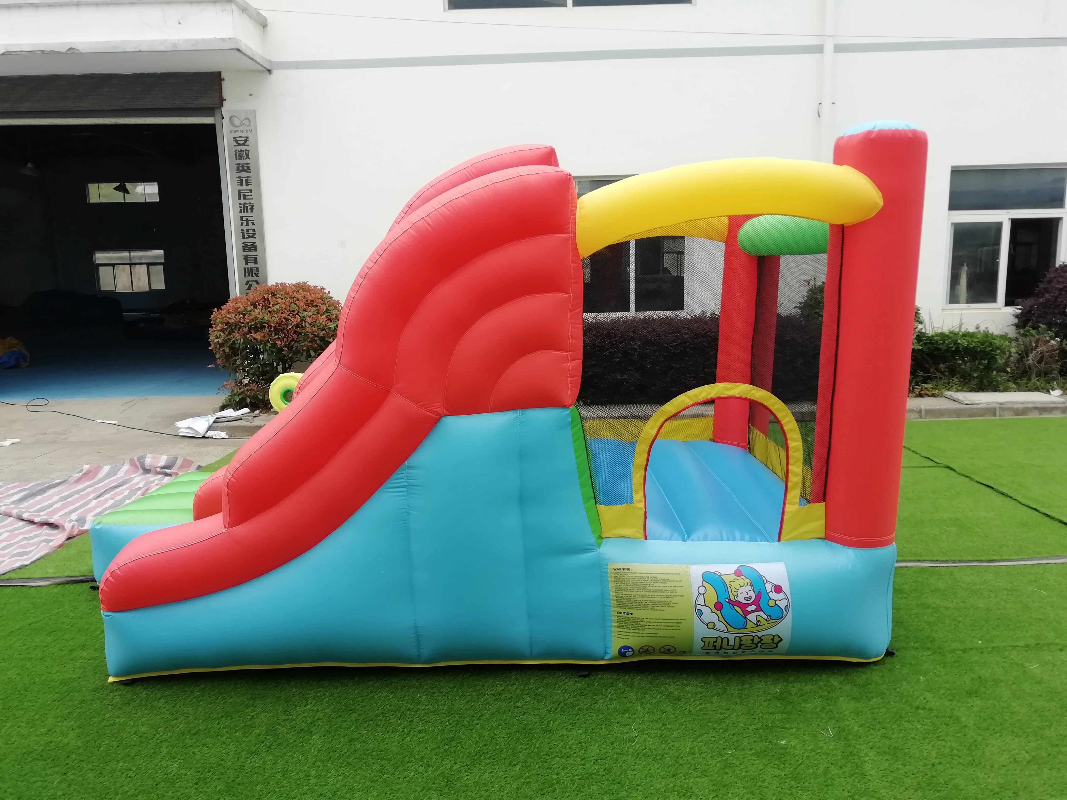 户外迷你充气充气房屋滑梯充气跳跃城堡双人滑梯充气保镖带儿童滑梯