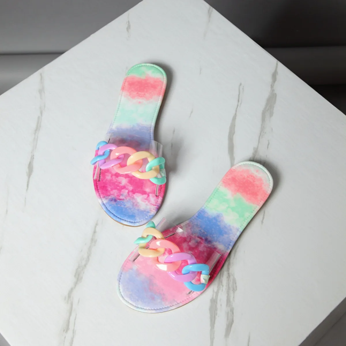 

2021 new style sandals fashion large chain decorative vamp color cute wind sandals large flat slippers