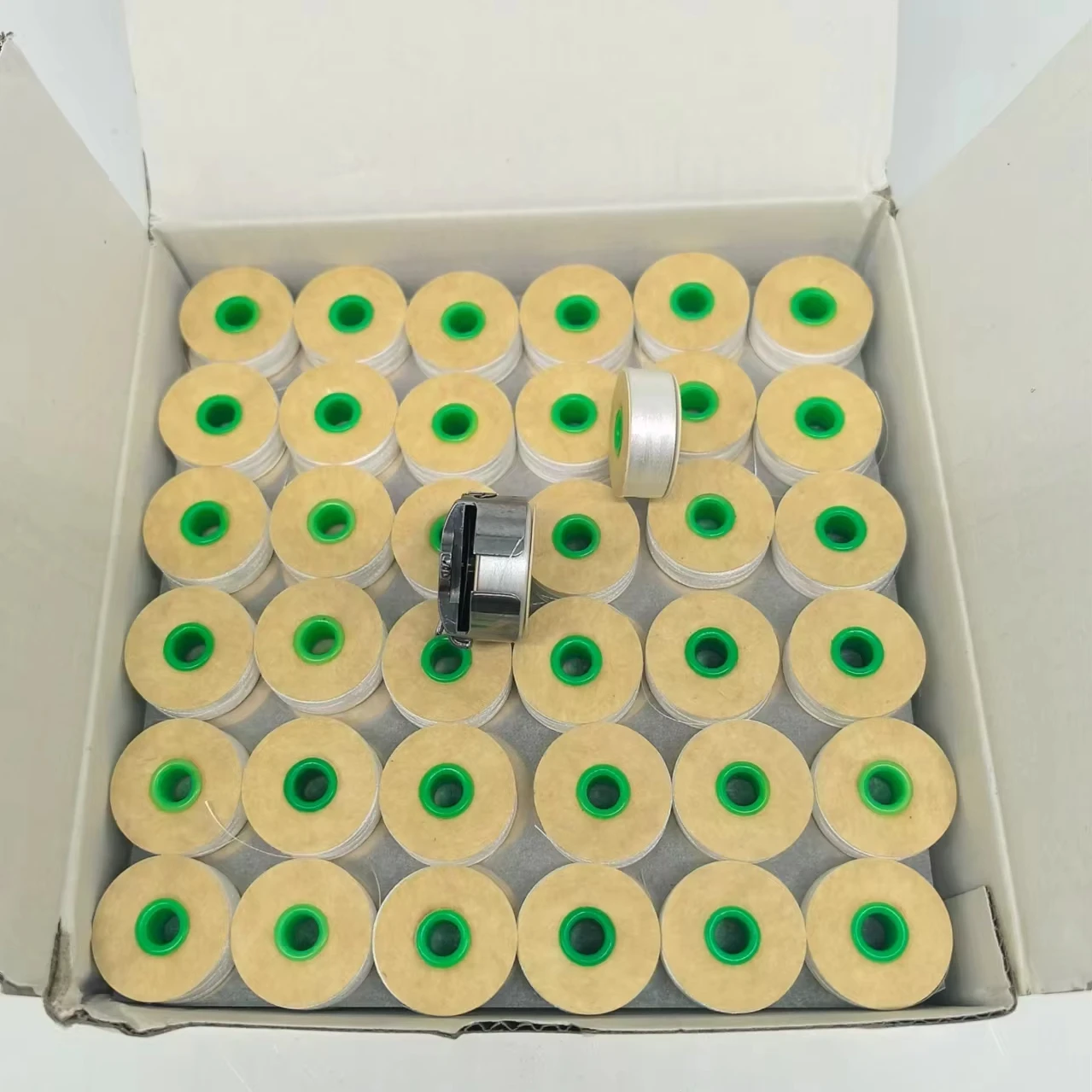 Wholesale Embroidery Pre Wound Bobbins Thread 75D/2 M Type Jumbo Size 100% Polyester Bobbins Thread 144 Bobbins Per Box