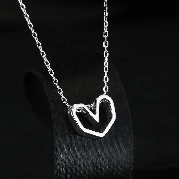 

Hollow Heart Shape Pendant Necklace for Women Korean Chic Simple Sweet Love Heart Clavicle Chain Necklace Party Jewelry