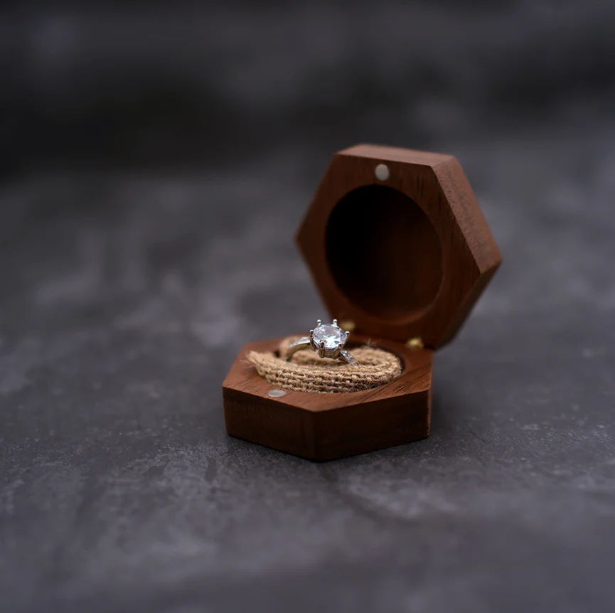 

Luxury unique wedding gifts engagement hinged maganetic jewelry wooden ring box, Original wooden color