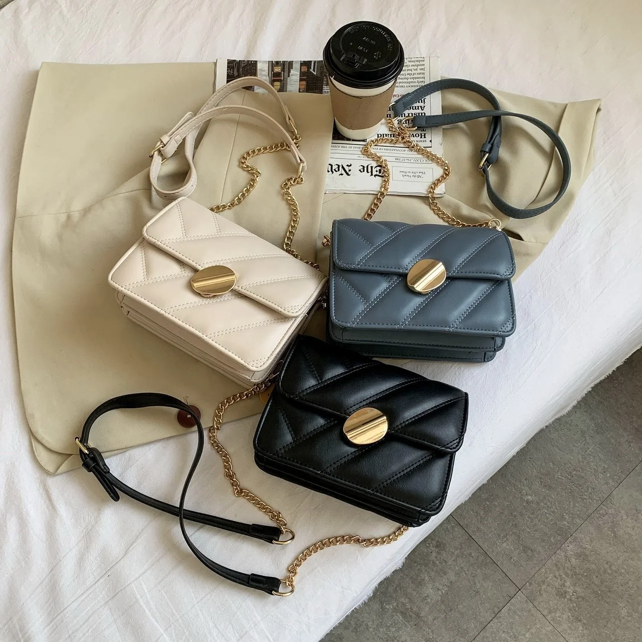 

Trendy Chain Female Ladies Shoulder Bag Messenger Bag Cross body Bag Purses and Handbags For Female