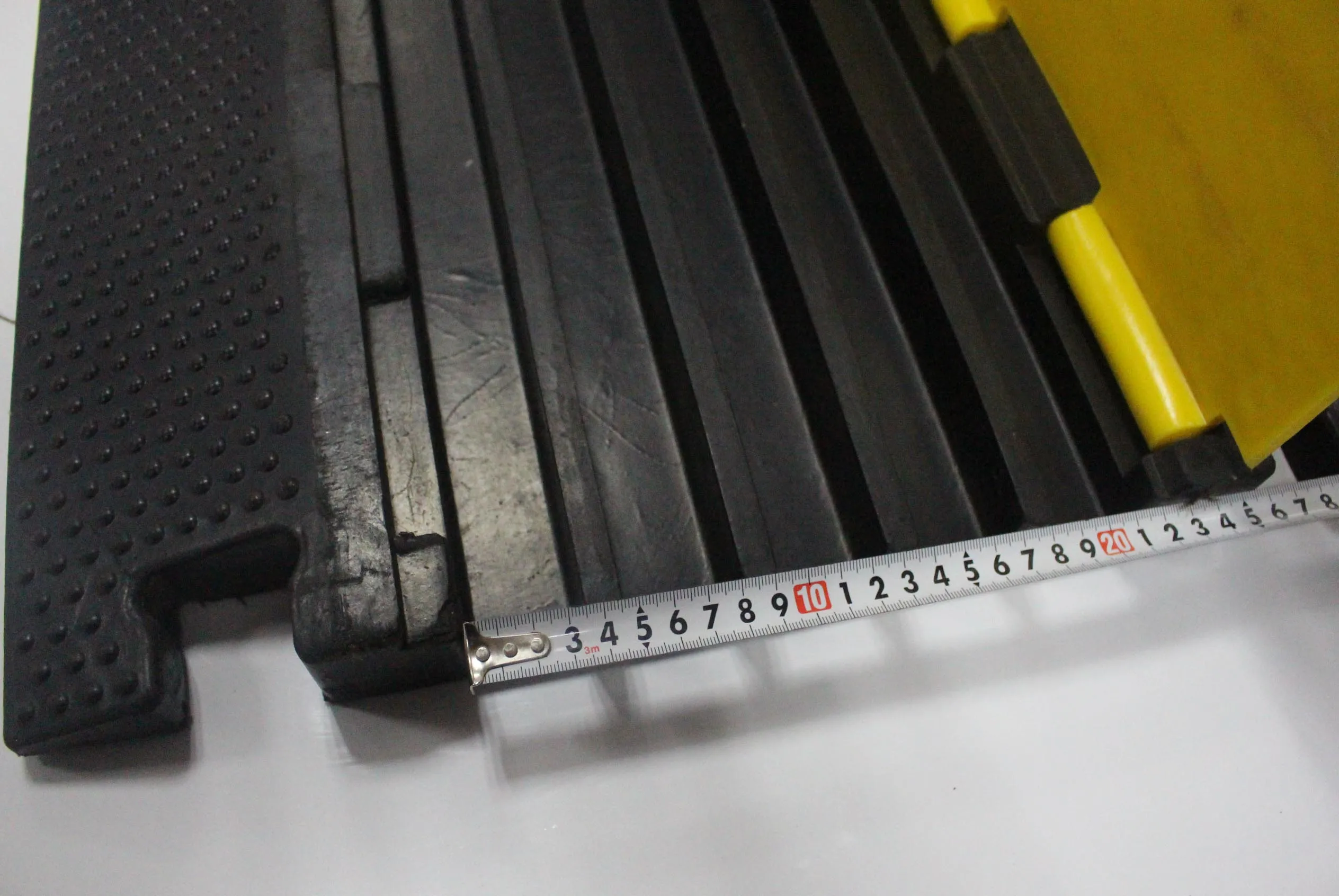 5通道黄色道路安全户外地板橡胶电缆斜坡出售