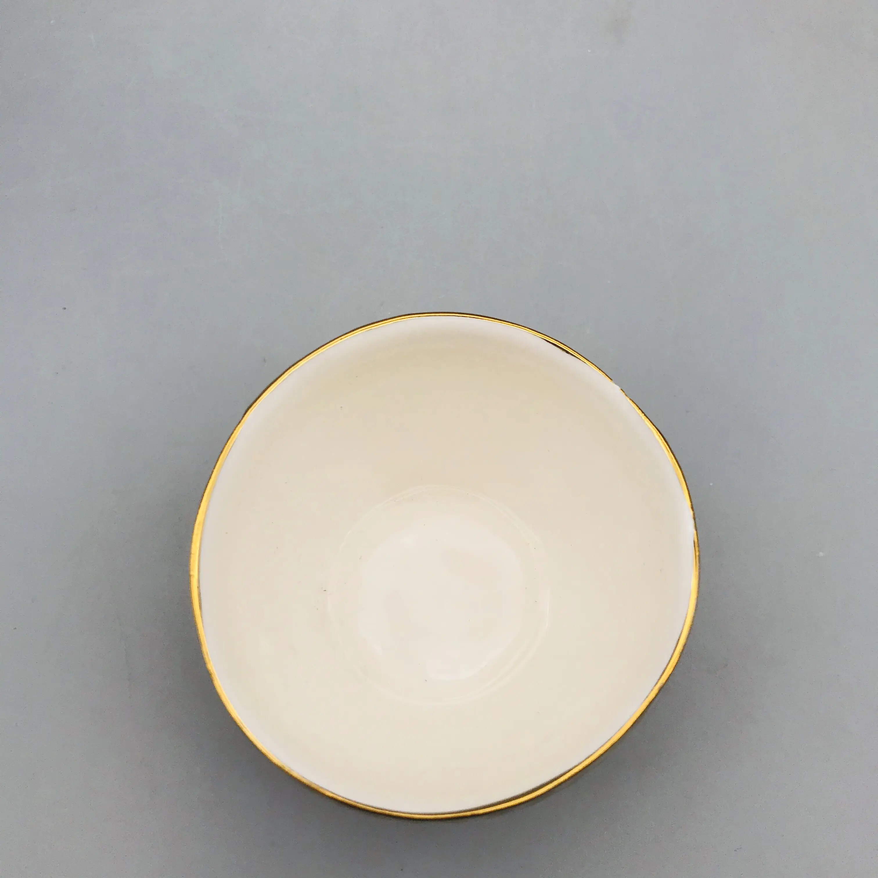 
China supplier hot sale gold porcelain plated flower pot 