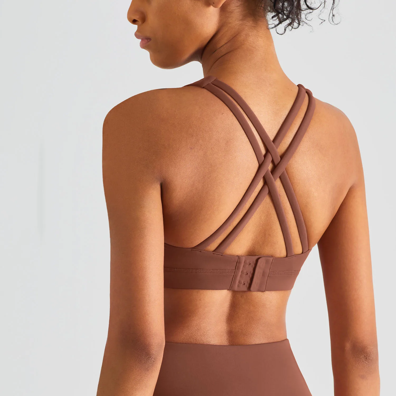

Unique Design Hot Sale Gym Outfit Sujetador Deportivo Fixed Double Shoulder Straps Adjustable Back Buckle Womens Sports Bras, Customized colors