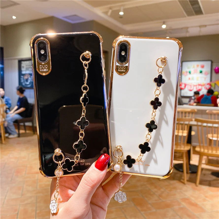 

2021 Fashion electroplated soft TPU four corner anti collision mobile phone case for iPhone12pro max 11 8 7 with clover bracelet