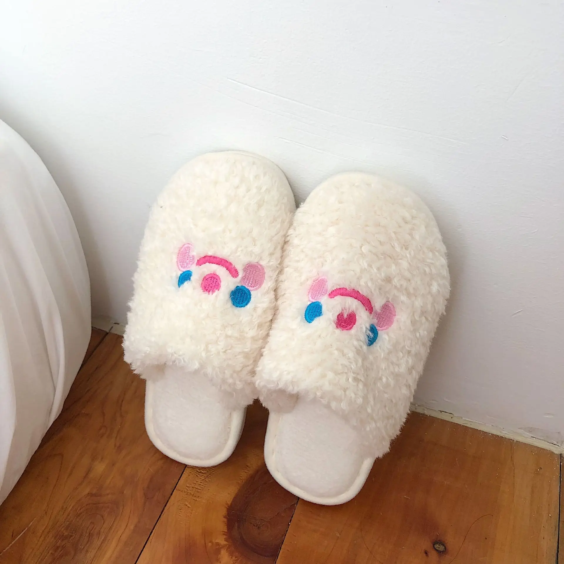 

Chinese Cheap Cotton Slipper Winter Warm Slipper, White