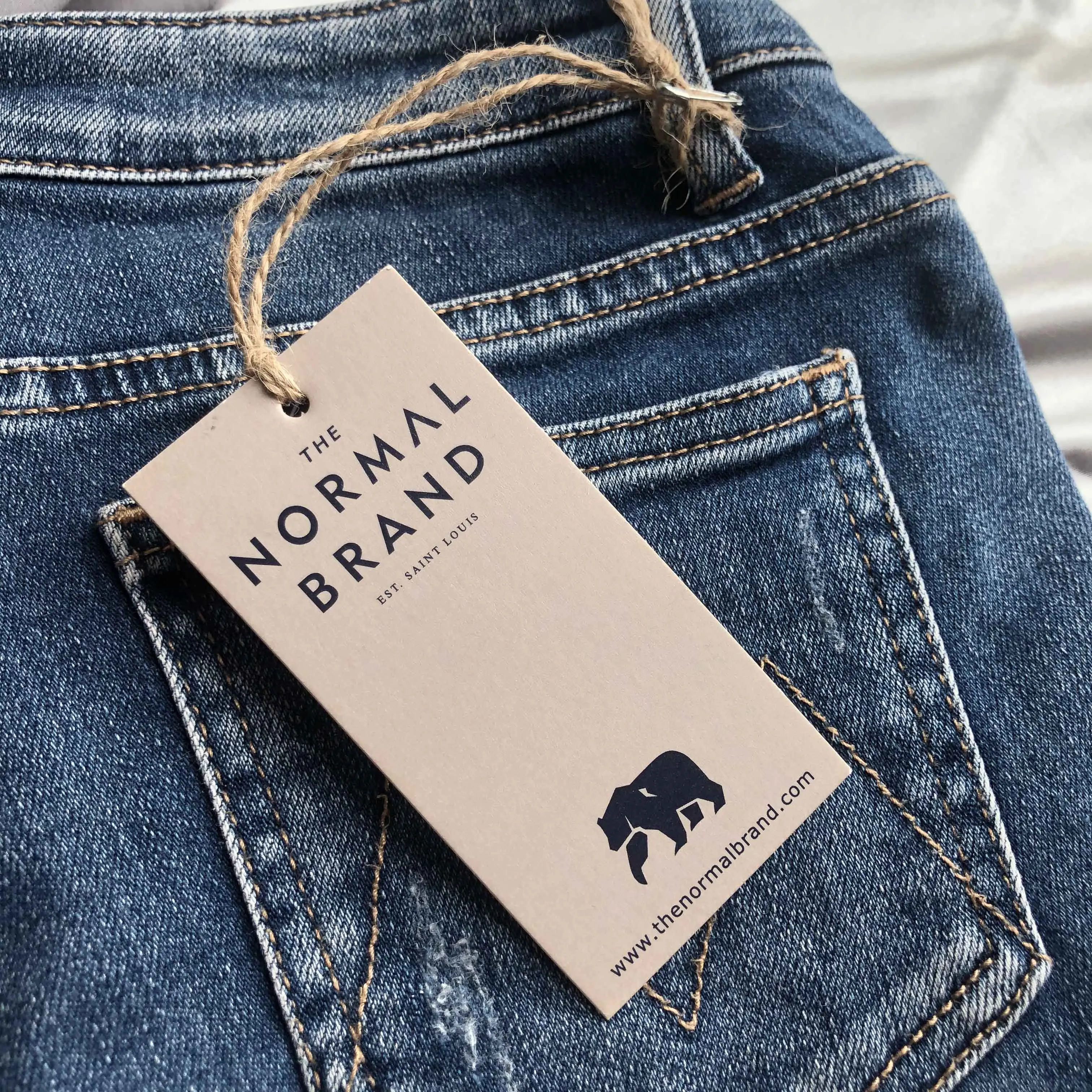 

Custom own logo hanging tags with string color printing paper hang tags for jeans clothing, White, black, blue, red or custom color