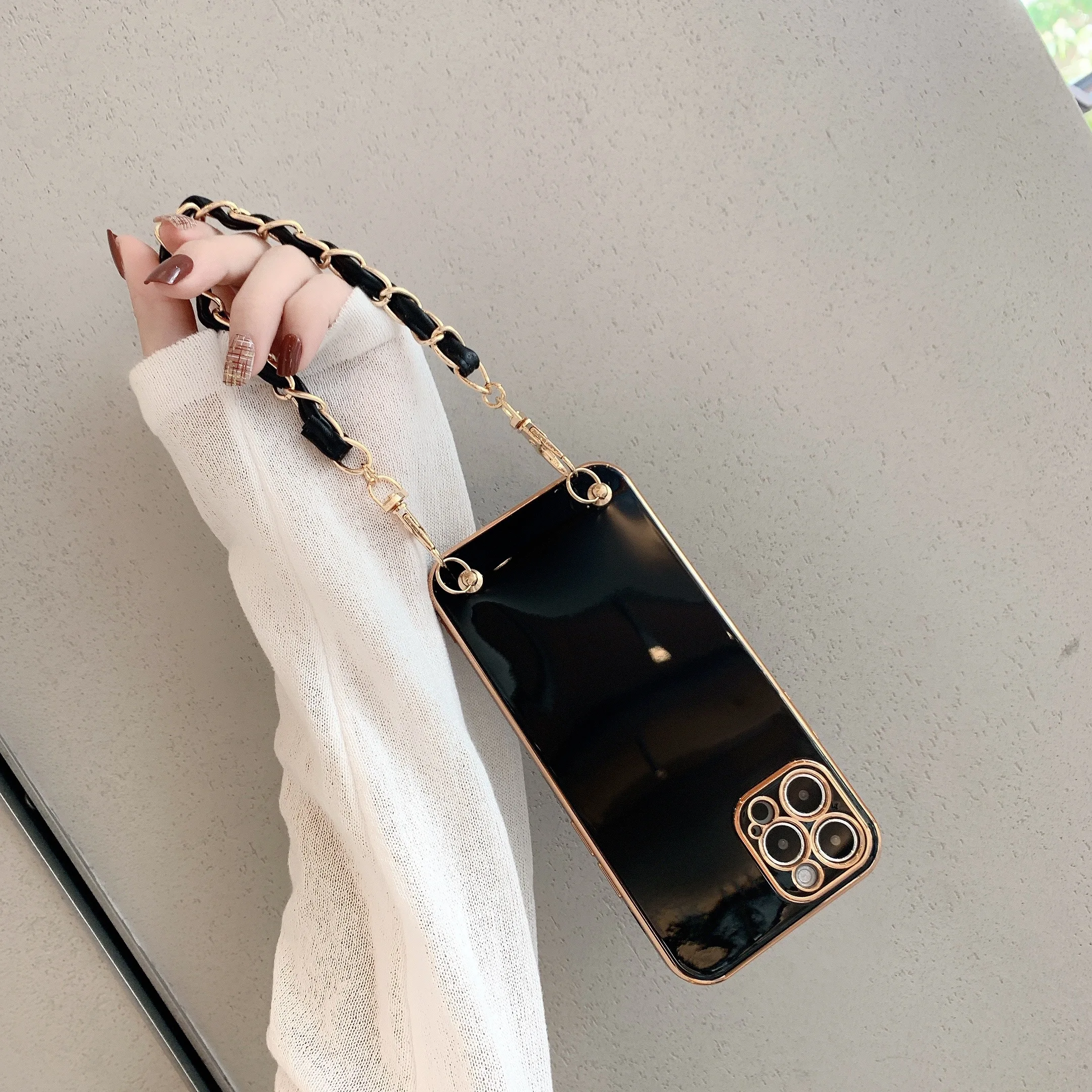 

Luxury Fashion Electroplate Leather cord Hanging chain Bracelet Soft Phone Case For iPhone 11 12 Pro X XR XS Max 7 8 Plus cover