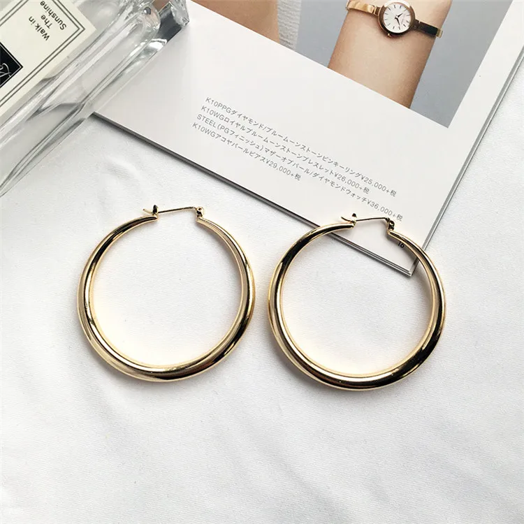 

18K Gold Plated Metal Thick Hoop Earrings Big Tube Round Circle Hoop Earrings For Girls