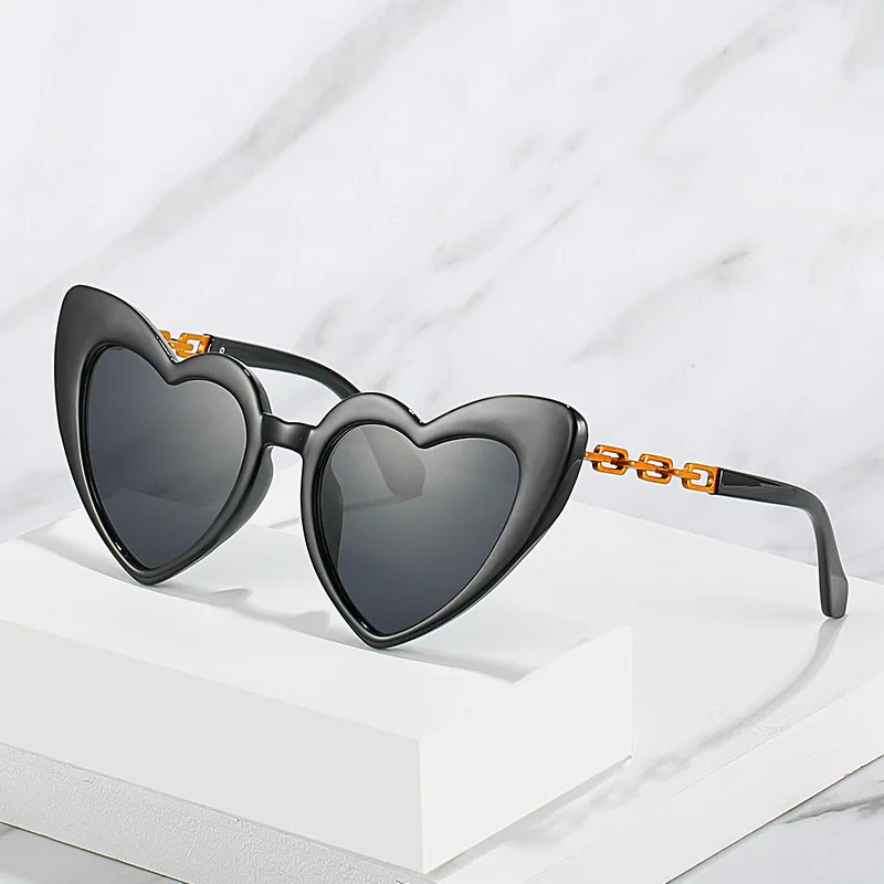 

New arrivals women fashion chain sun glasses cute girls love heart shape hot selling person sunglasses