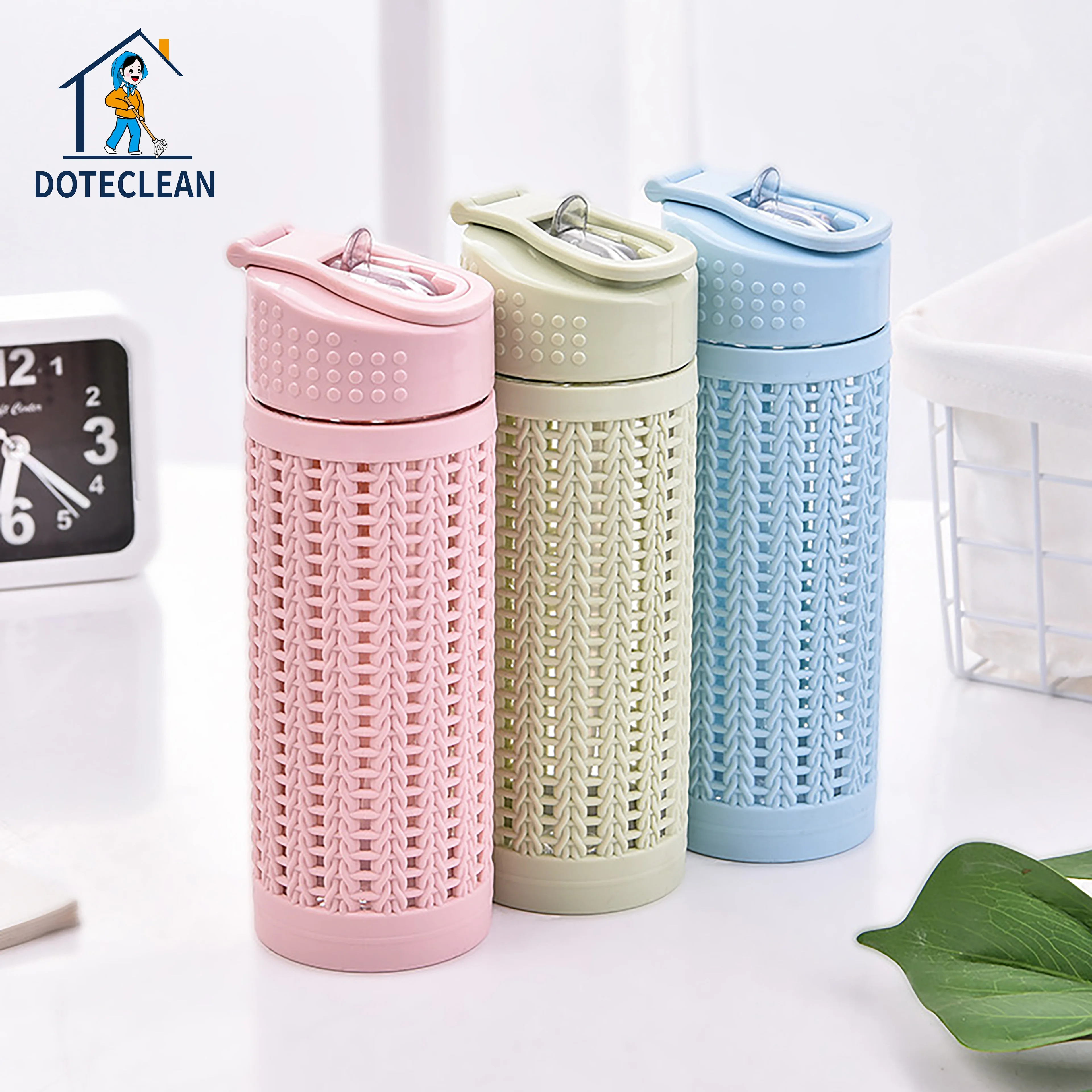 

2023 Factory wholesale plastic water bottle cup outdoor portable bottle household plastic straw cup with handle