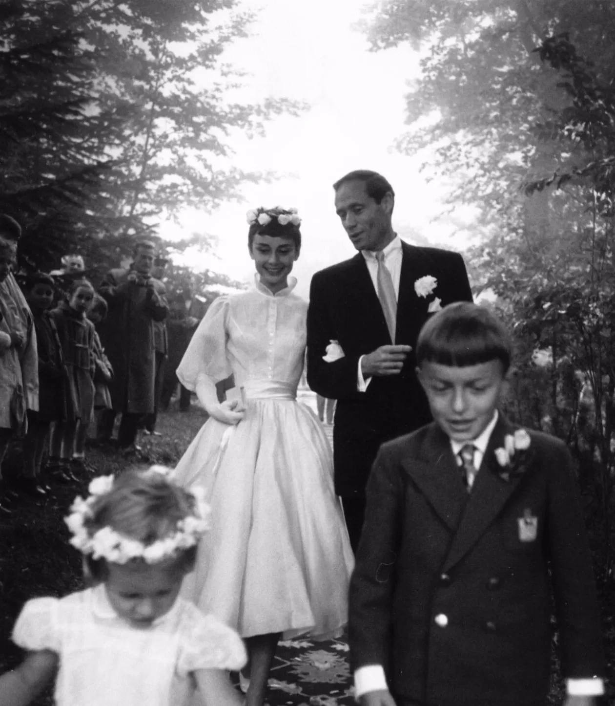 

Audrey Hepburn VINTAGE SIMPLE CHIC Stand collar Chiffon Tea Length Lawn Wedding Gown New Arrival Bridal Gown Women Dress