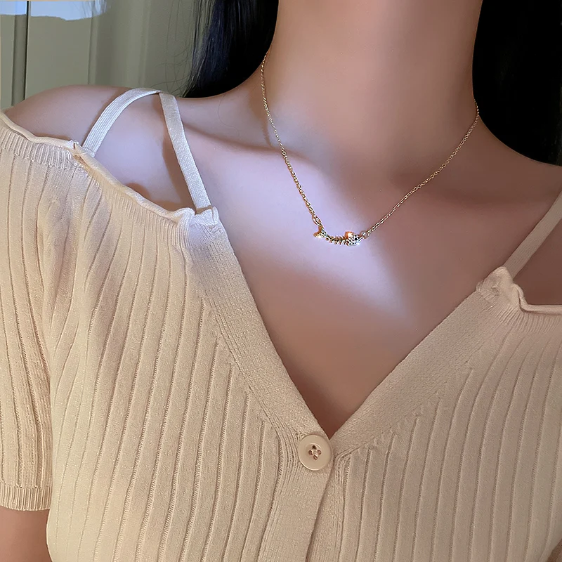 

trendy fashion women crystal pendant fish bone necklace