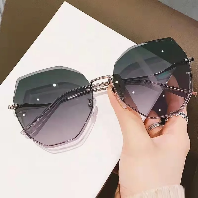 

Vintage Gradient Black Metal Frameless Sunglasses Women 2022 Luxury Brand Oversize Ocean Cutting Lens Sun Glasses Female Shade, Multi-colored
