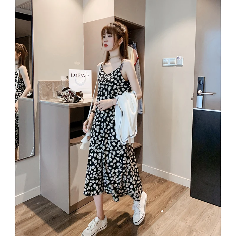 

2021 summer small daisy floral women's chiffon shirt dress fairy is thin black chiffon shirt dress suspender girl skirt