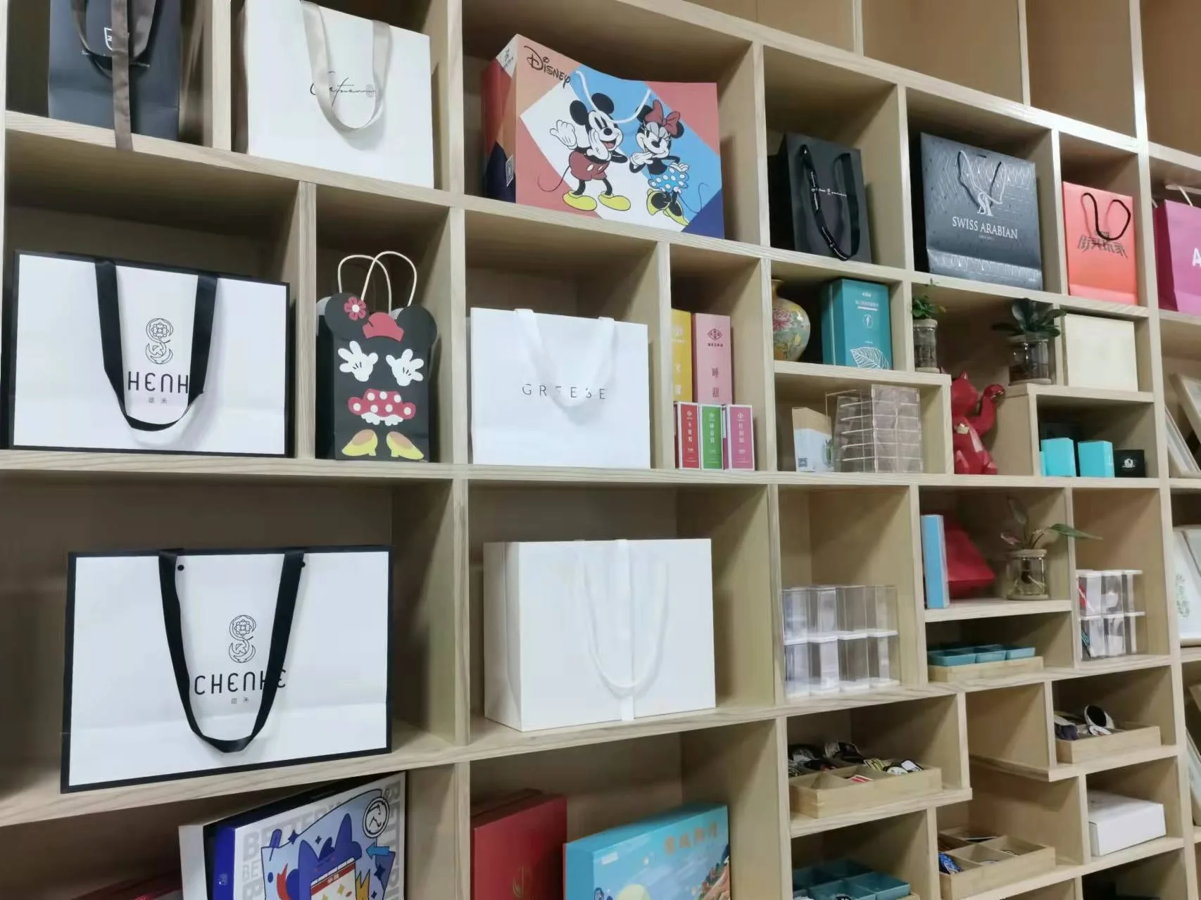 Guangzhou Tianyi Garment Accessory Co., Ltd. Woven Label, Woven Patch