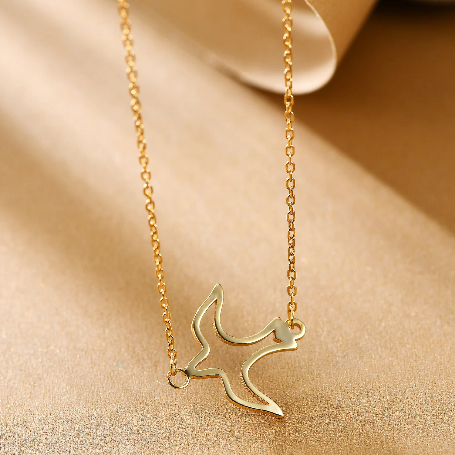 

Vintage Style Freedom Bird Necklace 925 Sterling Silver Gold Plated Delicate Swallow Hollow Dove Pendant Necklace Jewelry