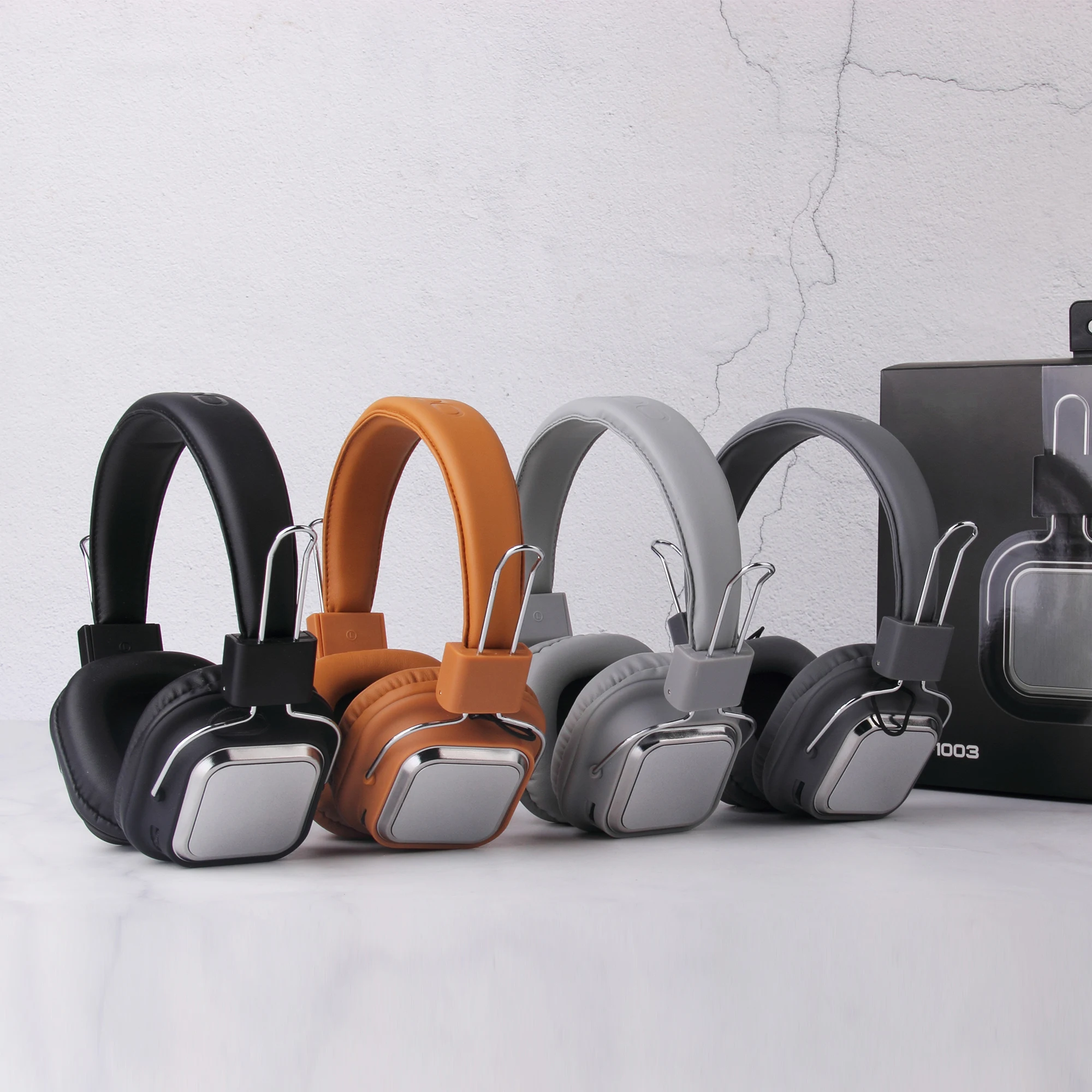 

Low MOQ Noise Cancelling Headphones with Active Wireless Over Ear Stereo Headphones