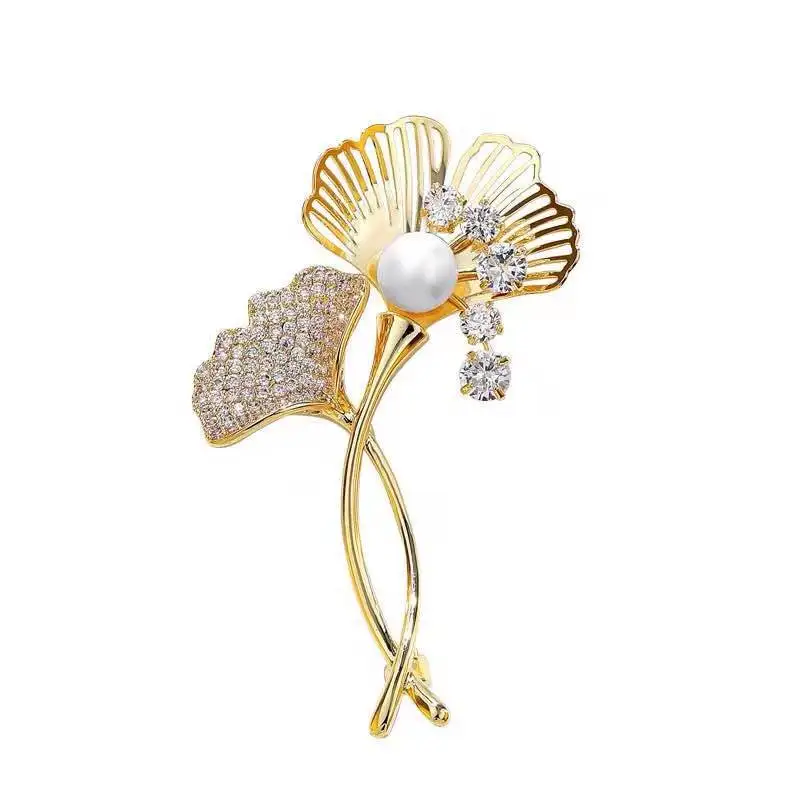 

2022 New Hot Selling Luxury Fashion Diamond Bees Animal Gift Pearl Bow Ginkgo Leaves Plant Metal Rhinestones Pin Brooch, Picture shows