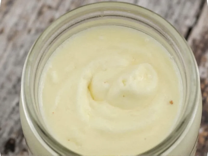 Mason jar shaking cream for butter making process