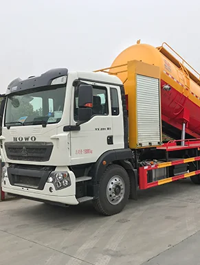 Vacuum sewer truck